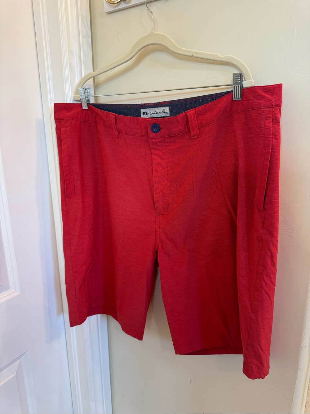 TravisMathew Golf Shorts Mens 40 Red Stretch Flat Front Subtle Stripe